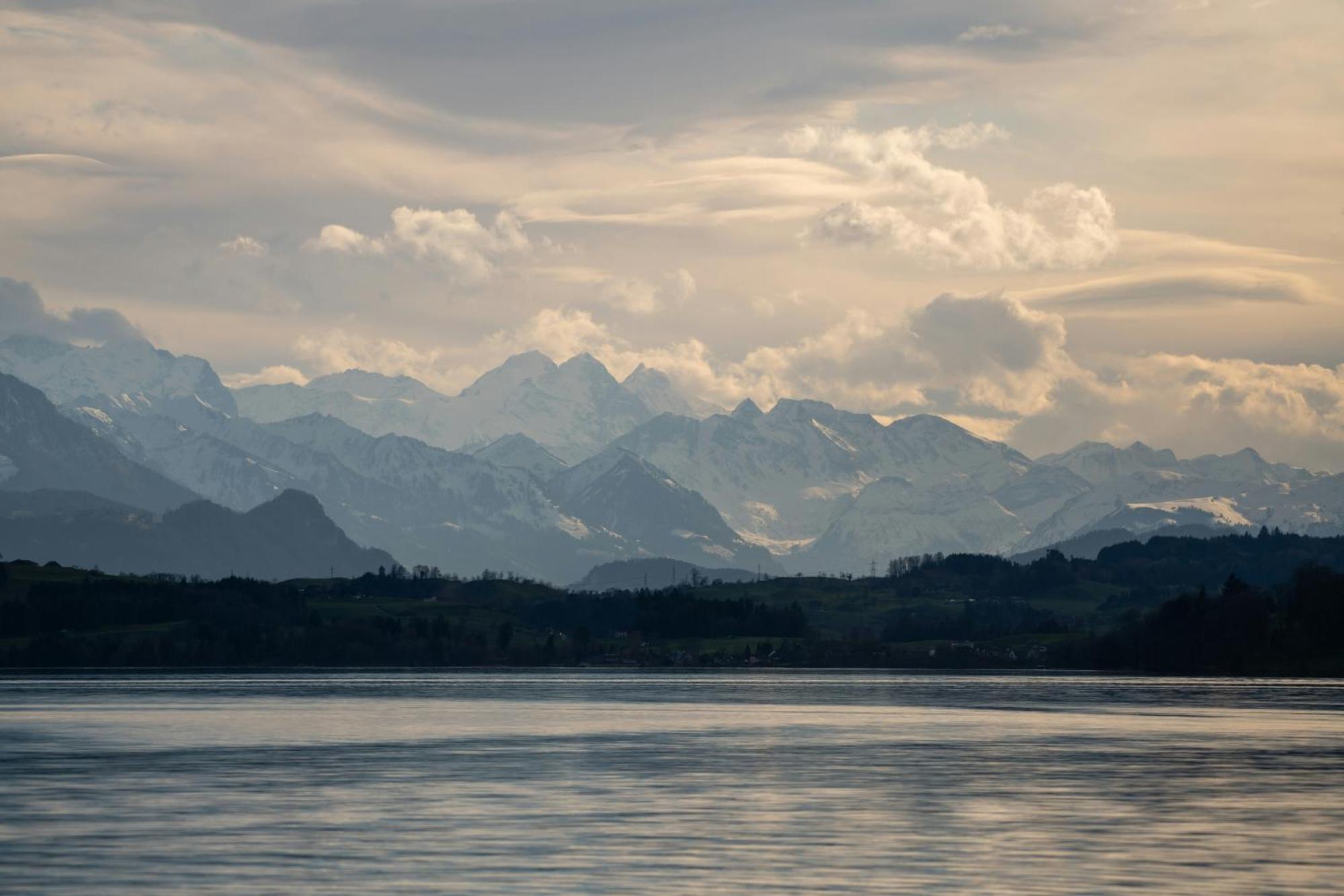 Ariser - Zug Lake View Business Apartment Luaran gambar